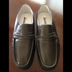 Men's NWOT Brown Loafers 